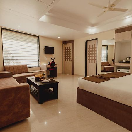 Hotel Bigwig Jabalpur Exterior foto